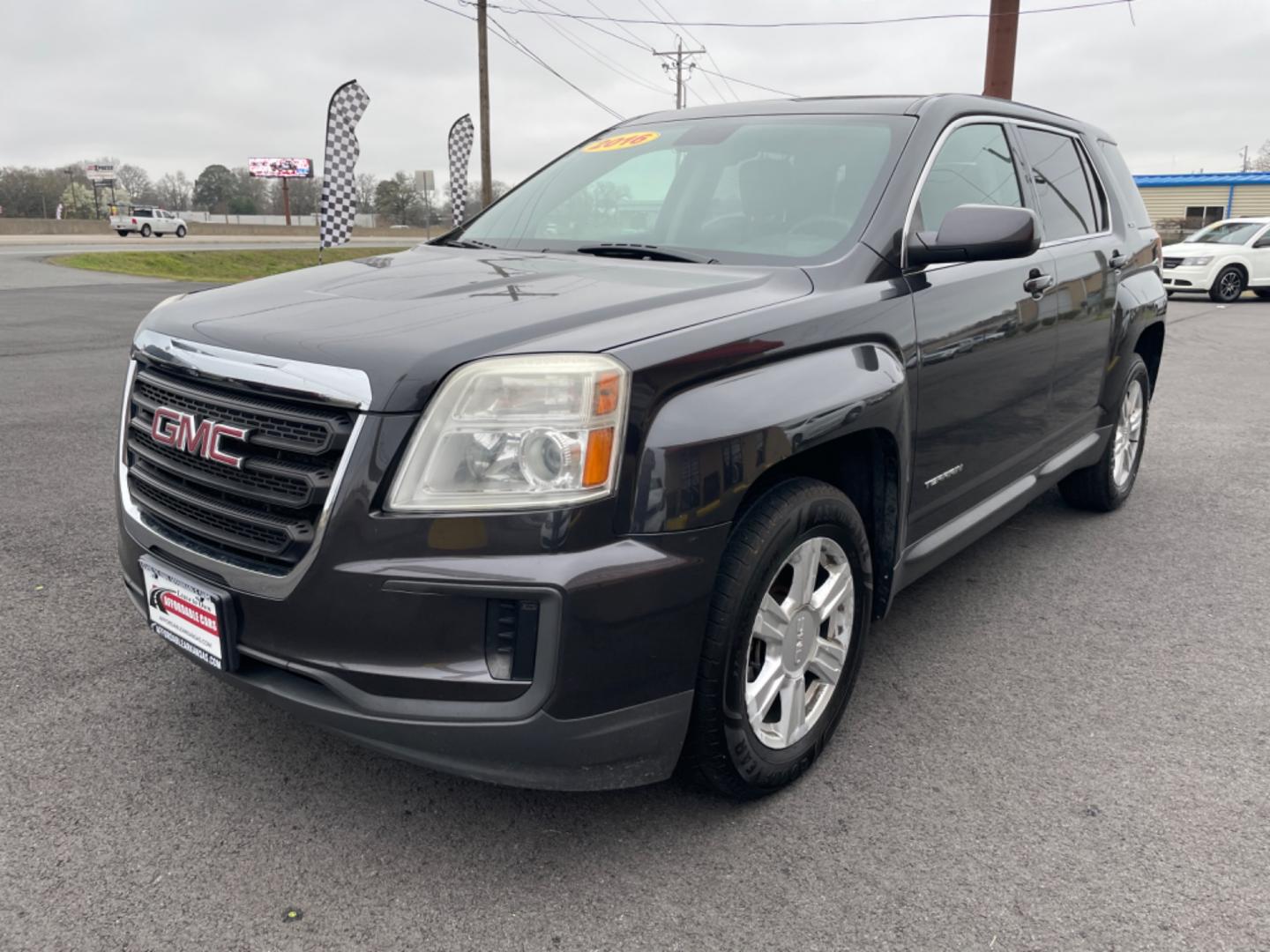 2016 Gray GMC Terrain (2GKALMEK7G6) with an 4-Cyl, 2.4 Liter engine, Automatic, 6-Spd transmission, located at 8008 Warden Rd, Sherwood, AR, 72120, (501) 801-6100, 34.830078, -92.186684 - Photo#3